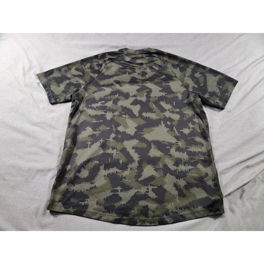 Under Armour Green Camo The Tech Tee Shirt‎ Mens Medium HeatGear Short Sleeve